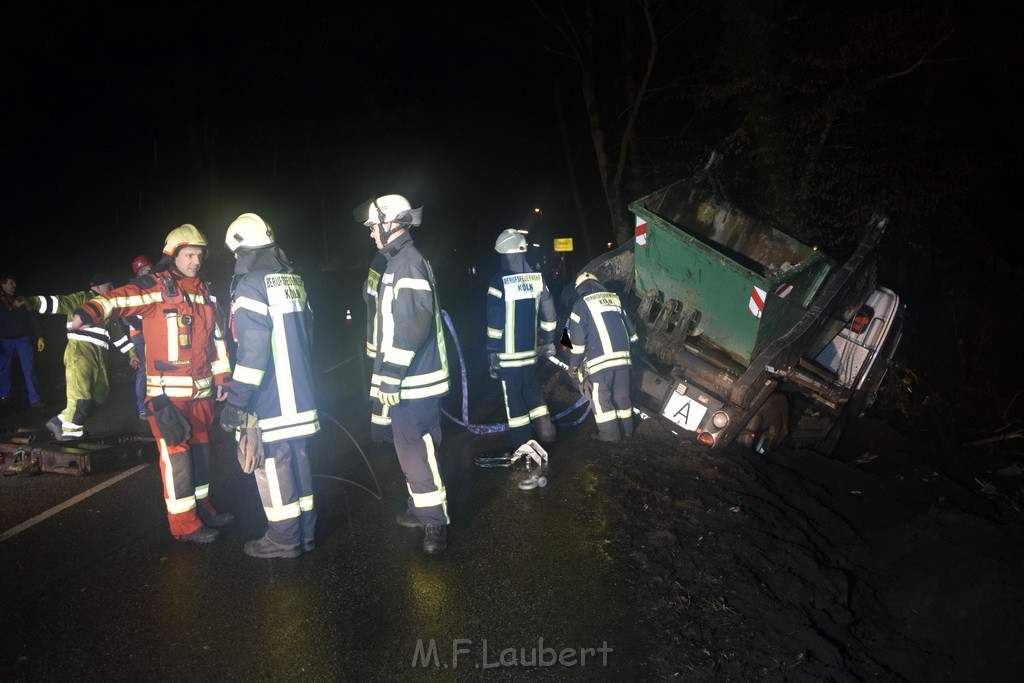 Container LKW umgestuerzt Koeln Brueck Bruecker- Dellbruecker Mauspfad P207.JPG - Miklos Laubert